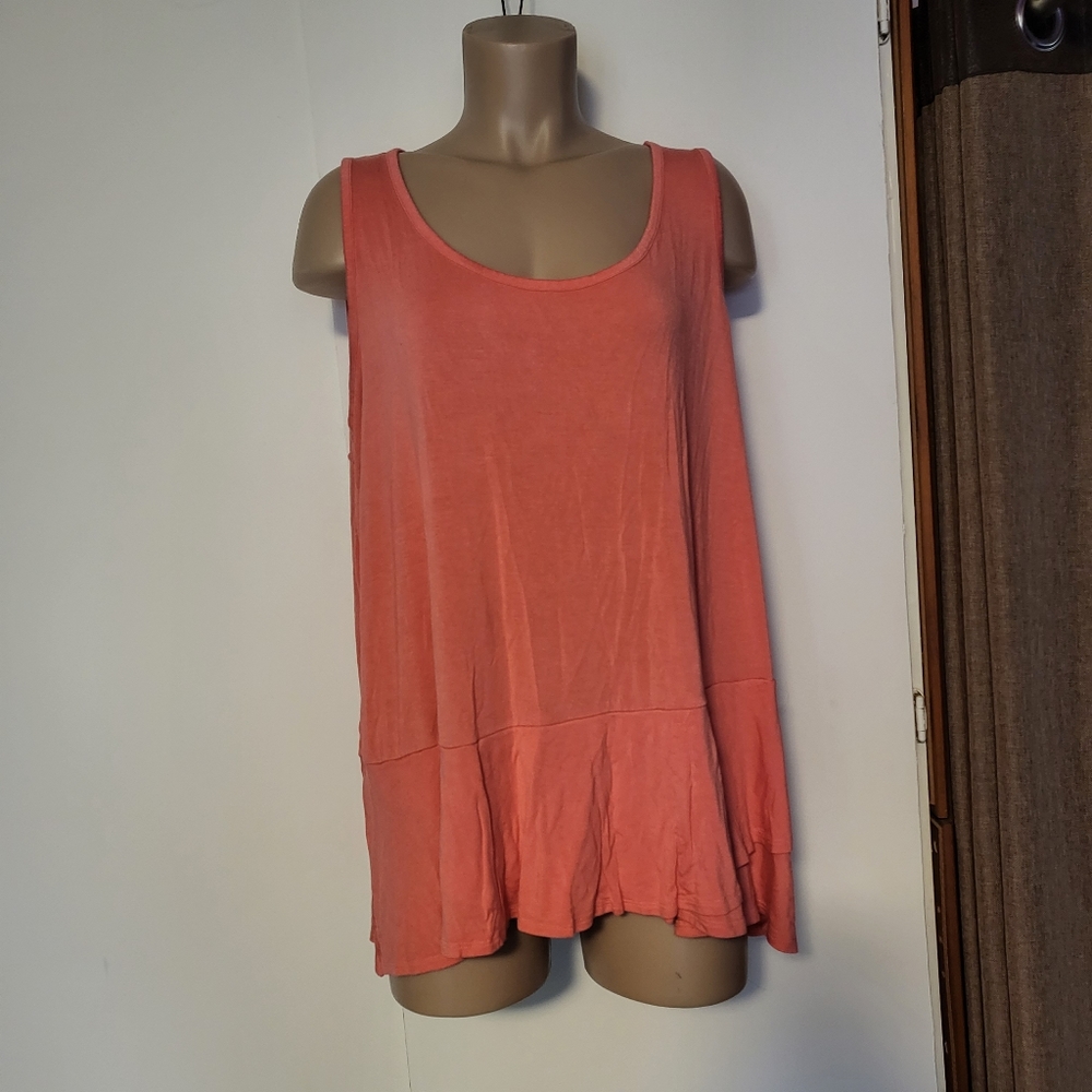 Tank with flared bottom